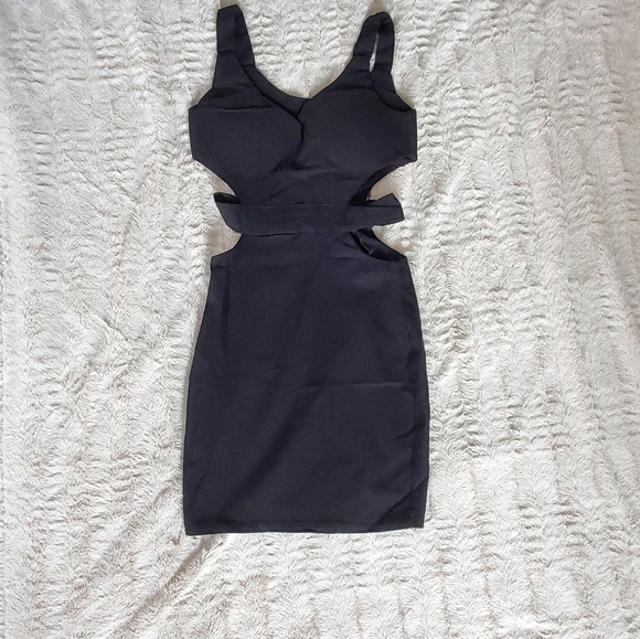 FITTED CUT OUT LITTLE BLACK DRESS - Picture 1 of 2